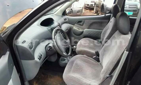 Acheter Occasion Voiture Toyota Yaris Verso Noir à Lomé, Togo Acheter Occasion Voiture Toyota Yaris Verso Noir à Lomé, Togo