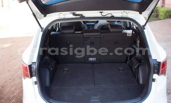 Buy Used Hyundai Santa Fe White Car in Lome in Maritime Buy Used Hyundai Santa Fe White Car in Lome in Maritime