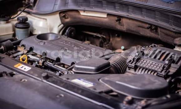 Buy Used Hyundai Santa Fe White Car in Lome in Maritime Buy Used Hyundai Santa Fe White Car in Lome in Maritime