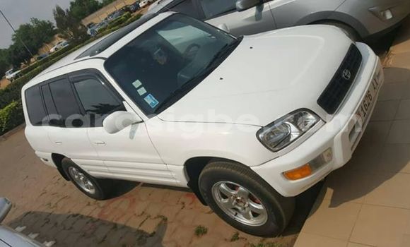 Acheter Occasion Voiture Toyota RAV4 Blanc à Lomé, Maritime Acheter Occasion Voiture Toyota RAV4 Blanc à Lomé, Maritime