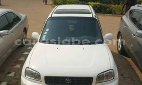 Acheter Occasion Voiture Toyota RAV4 Blanc à Lomé, Maritime Acheter Occasion Voiture Toyota RAV4 Blanc à Lomé, Maritime