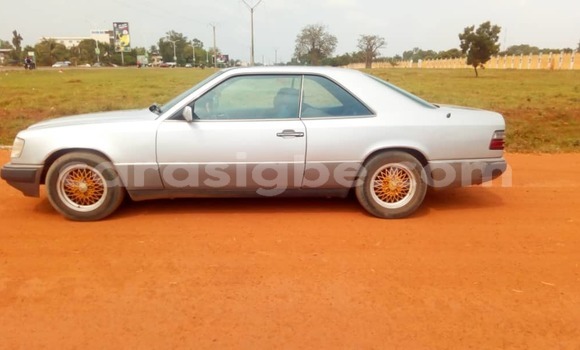 Acheter Occasion Voiture Mercedes‒Benz 300CD Gris à Lomé, Maritime Acheter Occasion Voiture Mercedes‒Benz 300CD Gris à Lomé, Maritime