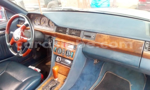 Acheter Occasion Voiture Mercedes‒Benz 300CD Gris à Lomé, Maritime Acheter Occasion Voiture Mercedes‒Benz 300CD Gris à Lomé, Maritime