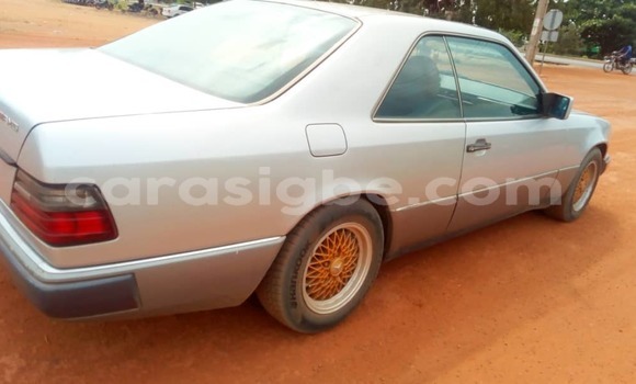 Acheter Occasion Voiture Mercedes‒Benz 300CD Gris à Lomé, Maritime Acheter Occasion Voiture Mercedes‒Benz 300CD Gris à Lomé, Maritime