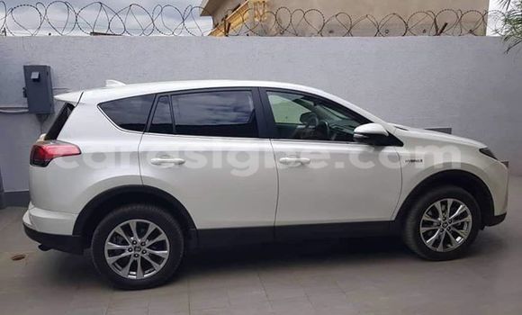 Acheter Occasion Voiture Toyota RAV4 Blanc à Lomé, Maritime Acheter Occasion Voiture Toyota RAV4 Blanc à Lomé, Maritime