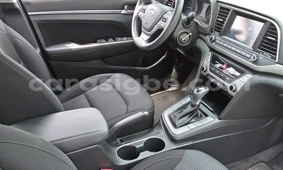 Acheter Occasion Voiture Hyundai Elantra Blanc à Lomé, Maritime Acheter Occasion Voiture Hyundai Elantra Blanc à Lomé, Maritime