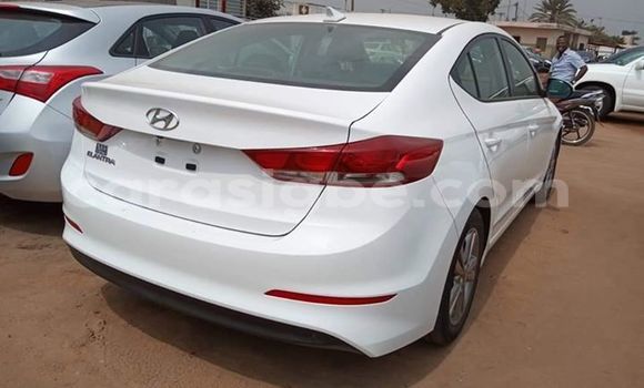 Acheter Occasion Voiture Hyundai Elantra Blanc à Lomé, Maritime Acheter Occasion Voiture Hyundai Elantra Blanc à Lomé, Maritime