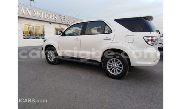Acheter Import Voiture Toyota Fortuner Blanc à Import - Dubai, Togo Acheter Import Voiture Toyota Fortuner Blanc à Import - Dubai, Togo