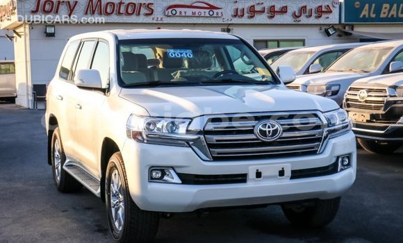 Acheter Import Voiture Toyota Land Cruiser Blanc à Import - Dubai, Togo