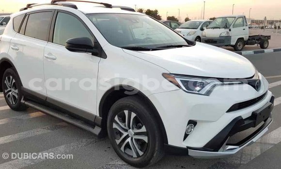 Acheter Import Voiture Toyota RAV4 Blanc à Import - Dubai, Togo Acheter Import Voiture Toyota RAV4 Blanc à Import - Dubai, Togo