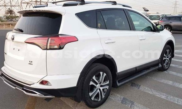 Acheter Import Voiture Toyota RAV4 Blanc à Import - Dubai, Togo Acheter Import Voiture Toyota RAV4 Blanc à Import - Dubai, Togo