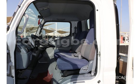 Buy Import Mitsubishi L400 White Truck in Import - Dubai in Togo