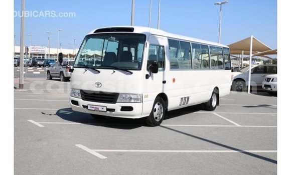 Acheter Import Voiture Toyota Coaster Blanc à Import - Dubai, Togo