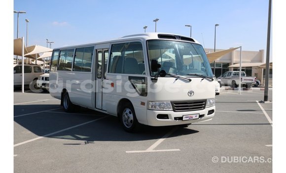 Acheter Import Voiture Toyota Coaster Blanc à Import - Dubai, Togo