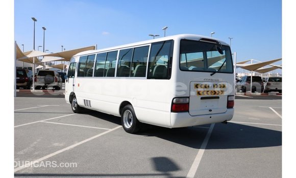 Acheter Import Voiture Toyota Coaster Blanc à Import - Dubai, Togo