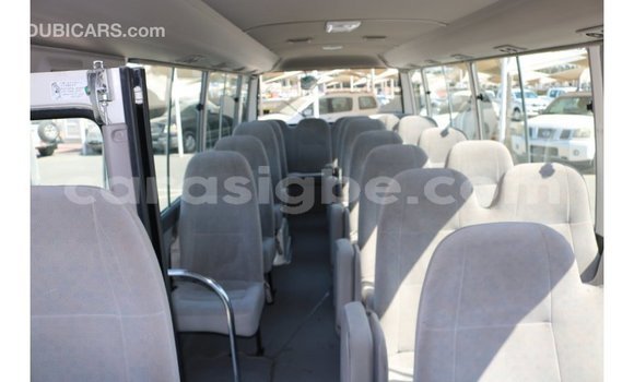 Acheter Import Voiture Toyota Coaster Blanc à Import - Dubai, Togo