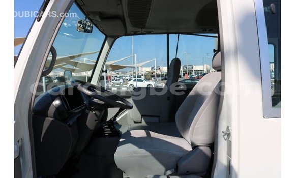 Acheter Import Voiture Toyota Coaster Blanc à Import - Dubai, Togo