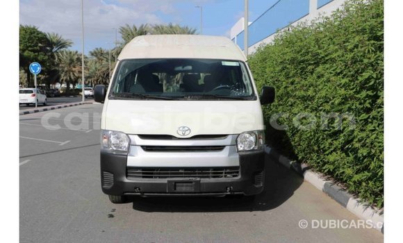 Acheter Import Voiture Toyota Hiace Blanc à Import - Dubai, Togo Acheter Import Voiture Toyota Hiace Blanc à Import - Dubai, Togo