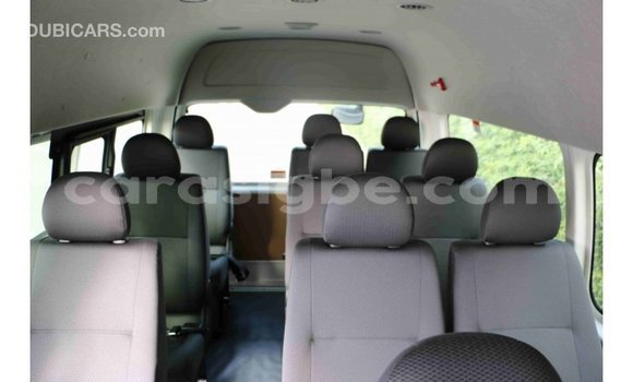 Acheter Import Voiture Toyota Hiace Blanc à Import - Dubai, Togo Acheter Import Voiture Toyota Hiace Blanc à Import - Dubai, Togo