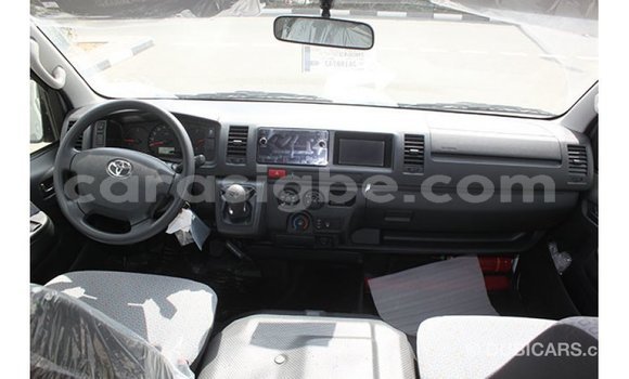 Acheter Import Voiture Toyota Hiace Blanc à Import - Dubai, Togo Acheter Import Voiture Toyota Hiace Blanc à Import - Dubai, Togo