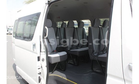 Acheter Import Voiture Toyota Hiace Blanc à Import - Dubai, Togo Acheter Import Voiture Toyota Hiace Blanc à Import - Dubai, Togo