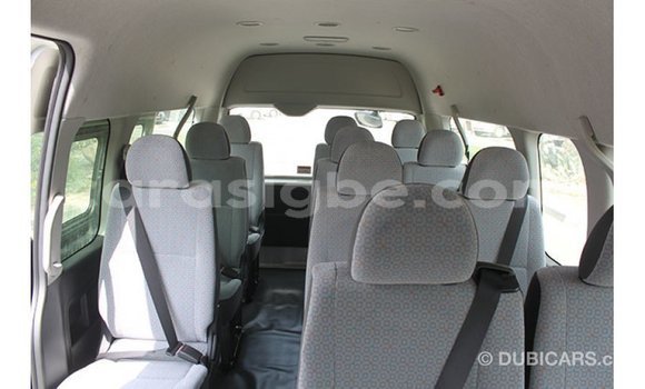 Acheter Import Voiture Toyota Hiace Blanc à Import - Dubai, Togo Acheter Import Voiture Toyota Hiace Blanc à Import - Dubai, Togo