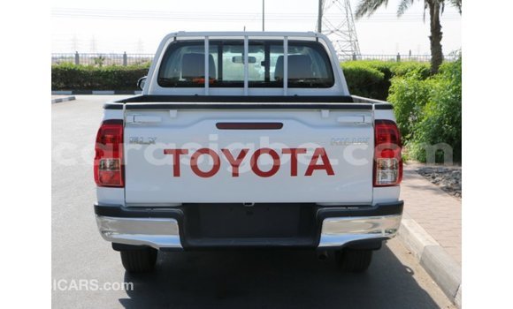 Acheter Import Voiture Toyota Hilux Blanc à Import - Dubai, Togo