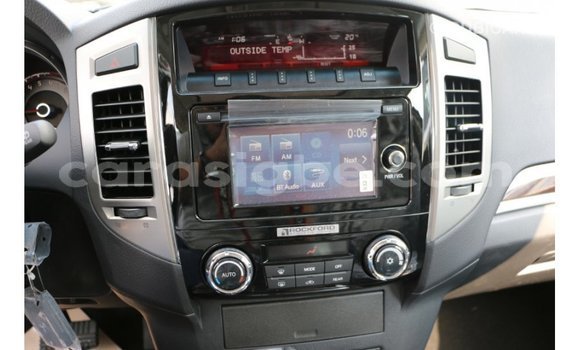 Acheter Import Voiture Mitsubishi Pajero Noir à Import - Dubai, Togo Acheter Import Voiture Mitsubishi Pajero Noir à Import - Dubai, Togo