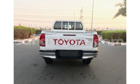 Acheter Import Voiture Toyota Hilux Blanc à Import - Dubai, Togo Acheter Import Voiture Toyota Hilux Blanc à Import - Dubai, Togo