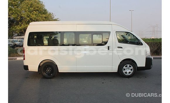 Acheter Import Voiture Toyota Hiace Blanc à Import - Dubai, Togo Acheter Import Voiture Toyota Hiace Blanc à Import - Dubai, Togo