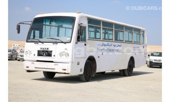 Acheter Import Voiture TATA Xenon Blanc à Import - Dubai, Togo